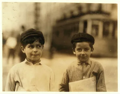 "Just newsies."  Location: St. Louis, Missouri, 1910