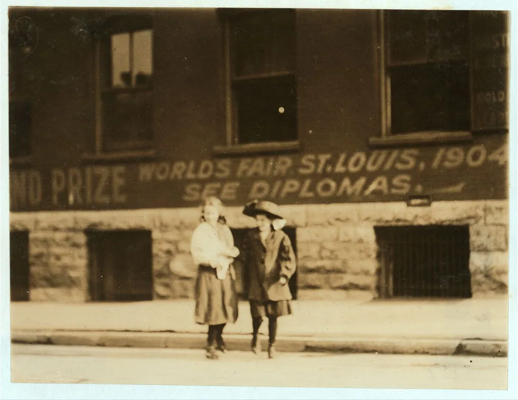Young girls going home from Brown's Shoe Factory (Washington & 18th…, Missouri, 1910