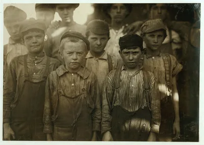 "OUR BABY DOFFER" and some of the other infants all working in…, Alabama, 1910