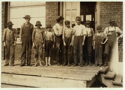 Group of young boys working in Central Cotton Mills. (Owned by…, Alabama, 1910