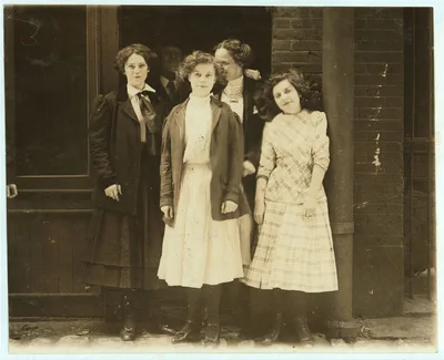 Noon hour May 12th, 1910. These girls work 9 to 10 hours a day in…, Missouri