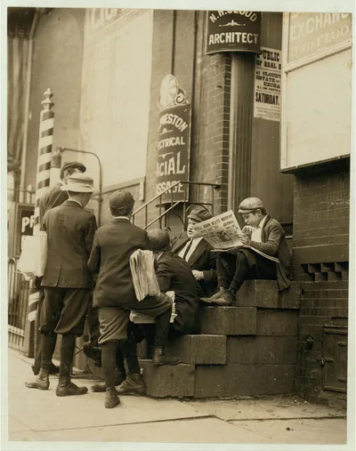 Group of newsboys on a stoop at 4th & Market Sts. "Take our mugs,…, Delaware, 1910