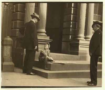[Harry Silverstein, Newsboy, 703 W. 6th St., 7 years old. Sells…, Delaware, 1910