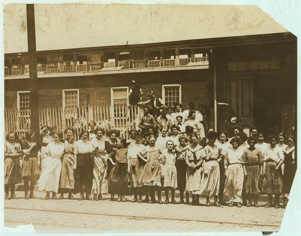 [Groups of girls workers at the gate of the American Tobacco Co.,…, Delaware, 1910