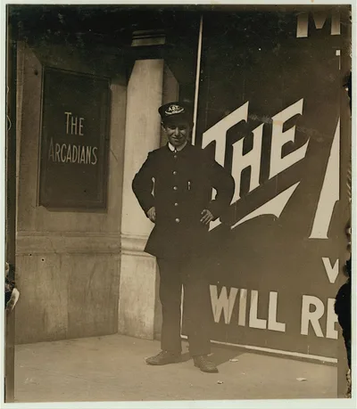 Messenger, Broadway near 40th St., N.Y.  Location: New York, New York…, New York (State), 1910