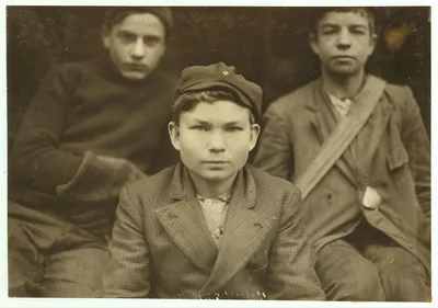 Boy's working in Benn's Messenger Service. Boy in middle is Thomas…, Tennessee, 1910