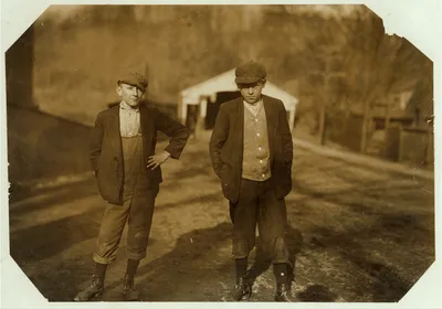 Peter Pluta (right hand boy), 2 Bertha Ave. Works in spinning room.…, Massachusetts, 1911