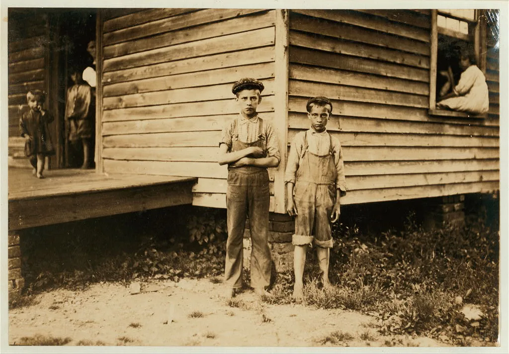 Smallest boy is Dorris Fabanks[?], been working in Yocona Mill, Water…, Mississippi, 1911