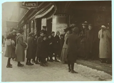 [Long line of boys and men at Vaudeville Show. Saturday P.M.] …, Massachusetts, 1912