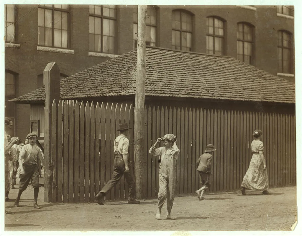Noon hour at Massachusetts Mill, Lindale Ga. During the days…, Georgia, 1913