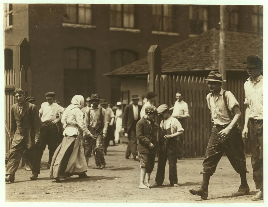 Noon hour at Massachusetts Mill, Lindale, Ga. During the days…, Georgia, 1913