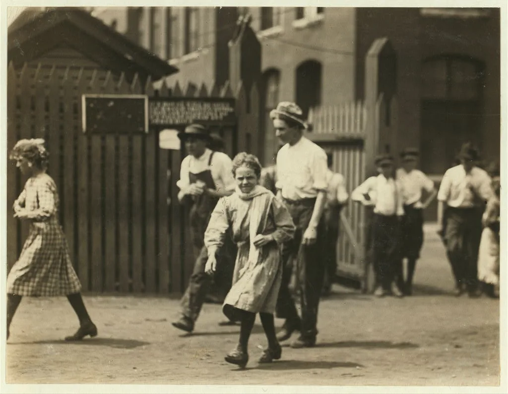 Noon hour at Massachusetts Mill, Lindale, Ga. During the days…, Georgia, 1913