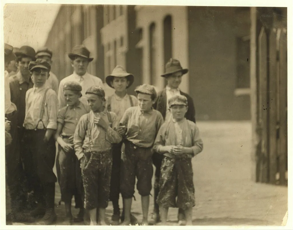 Noon hour at Massachusetts Mill, Lindale, Ga. During the days…, Georgia, 1913