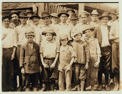 Noon hour at Massachusetts Mill, Lindale, Ga. During the days…, Georgia, 1913