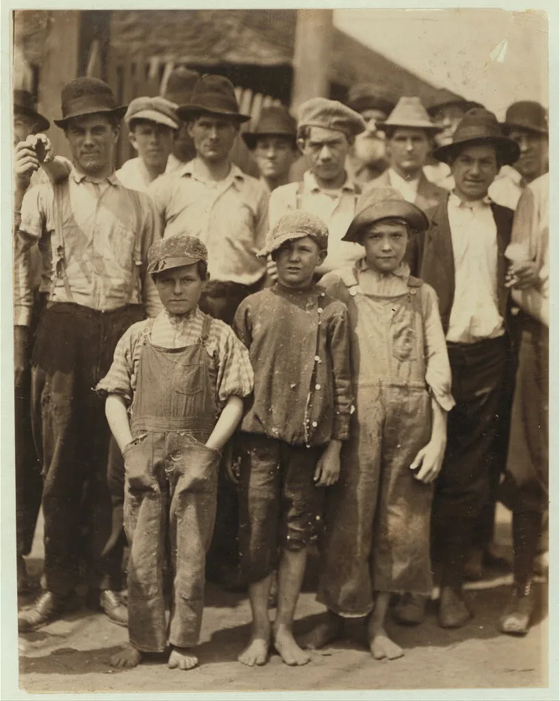 Noon hour at Massachusetts Mill, Lindale, Ga. During the days…, Georgia, 1913