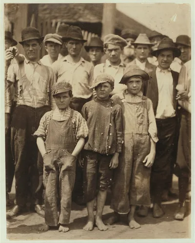 Noon hour at Massachusetts Mill, Lindale, Ga. During the days…, Georgia, 1913