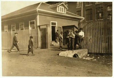 "Pinkie" Durham one of the smallest sweepers in the Merrimack Mill.…, Alabama, 1913