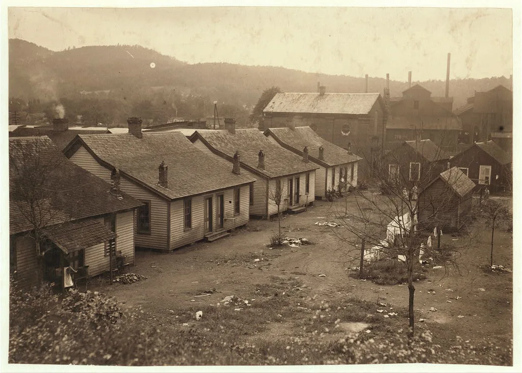 [Housing conditions Adelaide Mill. The village is run down and…, Alabama, 1914