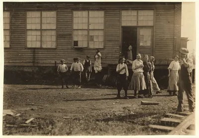Group of workers in the Shaw Cotton Mills going home. Several…, North Carolina, 1914