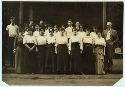 [Workers in Reiss Department Store. The age limit is very high. Mr.…, Alabama, 1914