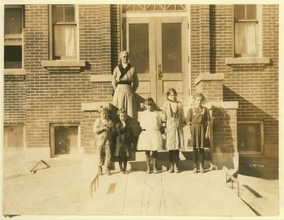 [5 pupils present out of 100 expected to be here when beet work is…, Colorado, 1915