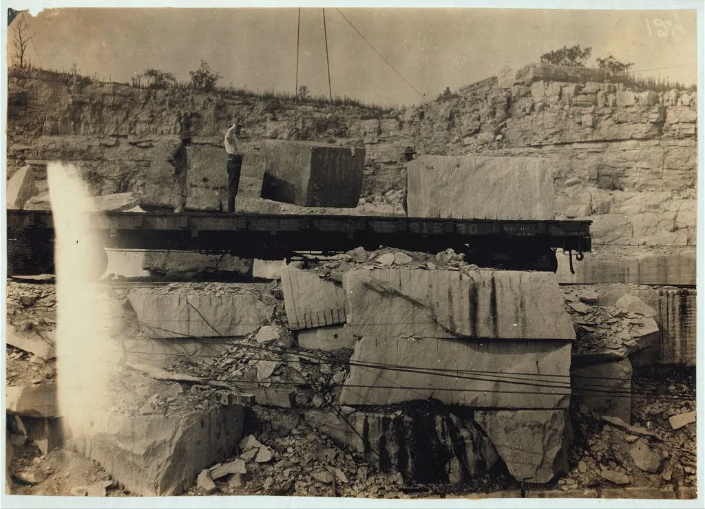 Quarry Scenes. No children were employed.  Location: Warren…, Kentucky, 1916