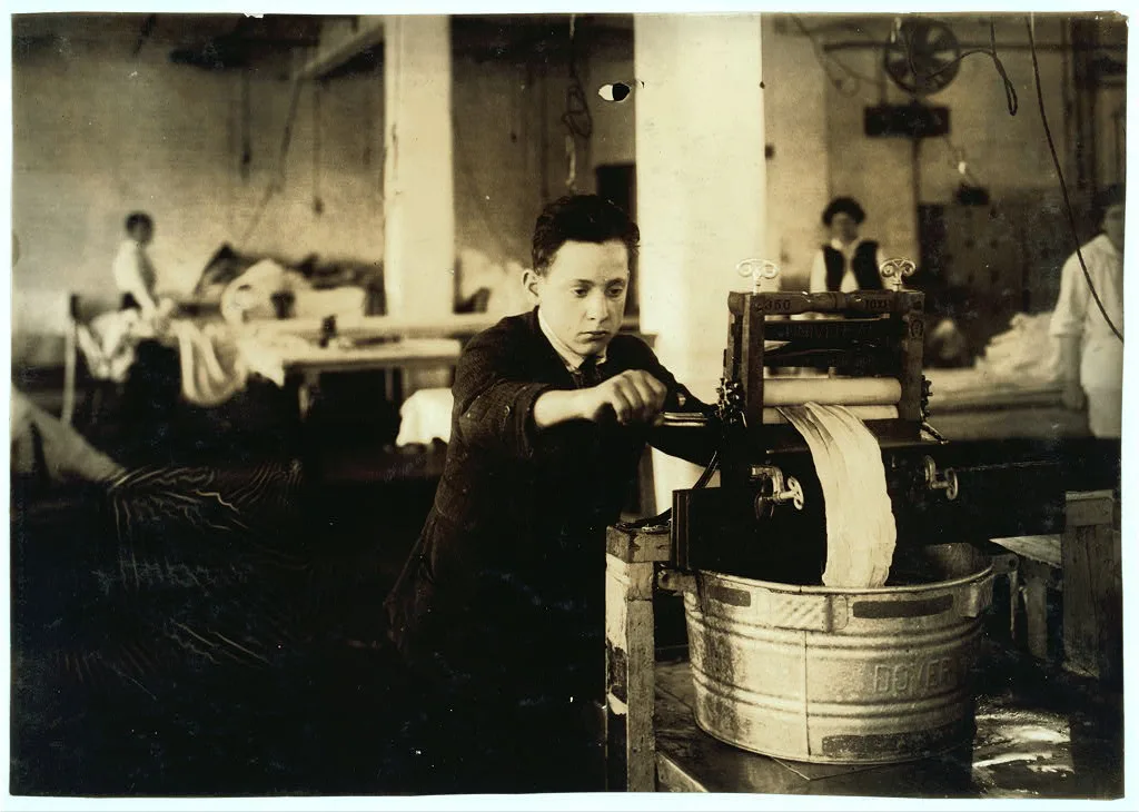 Edward McGurin, 14 years old. Wringing curtains at Boutwell,…, Massachusetts, 1917