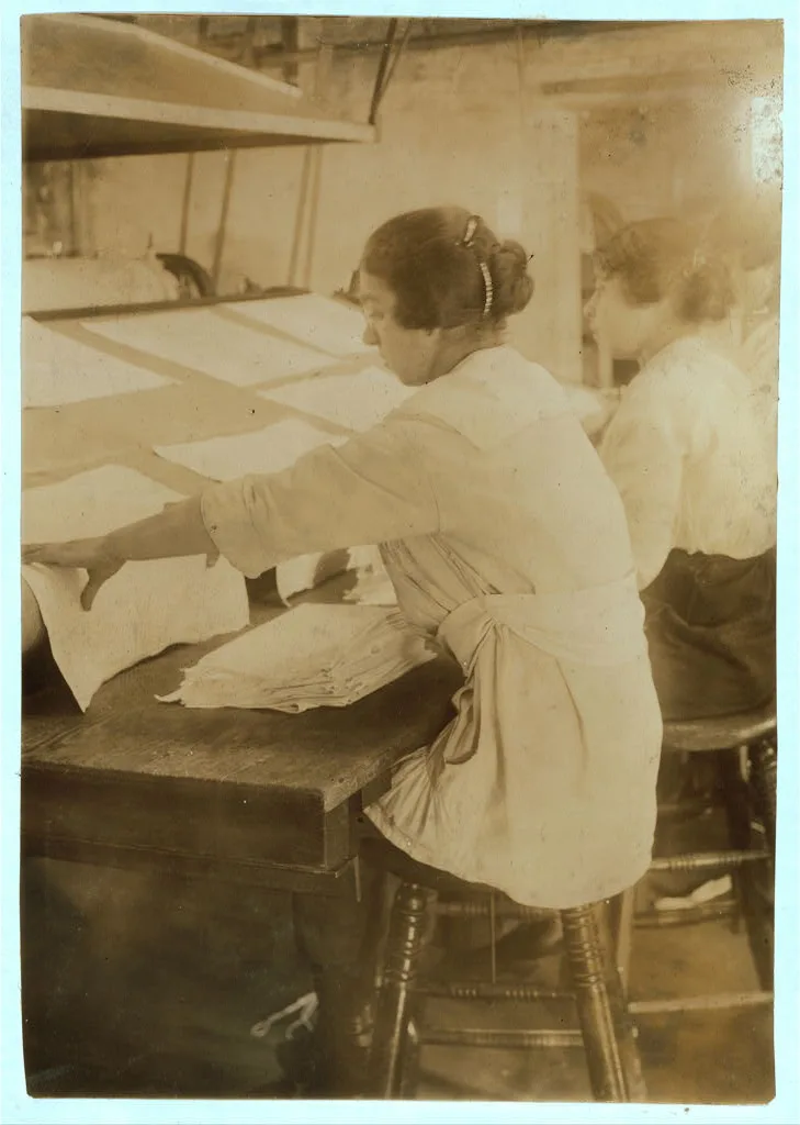 [Girls working at mangle in Bonanno Laundry, 12 Foster Wharf. All are…, Massachusetts, 1917