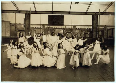 [The dance of the Children of the Sunshine. [#4140: Miss Mackay's…, New York (State), 1916