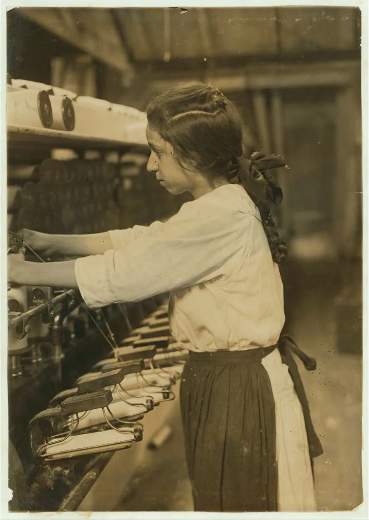 [American Linen Co. Spooler tender.]  Location: Fall River,…, Massachusetts, 1916