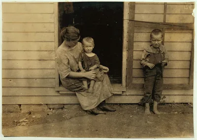 Ila Feebach, 15-year old girl at home for housework. Father, Rufus…, Kentucky, 1916