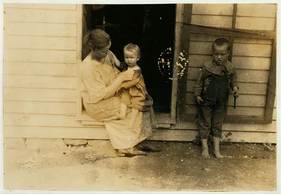 Ila Feebach, 15-year old girl at home for housework. Father, Rufus…, Kentucky, 1916