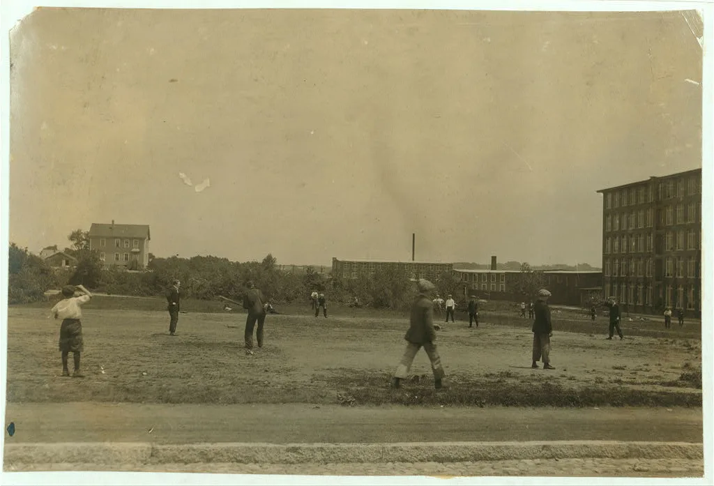 [Kerr Thread. Young workers on Ball Ground at noon. Two leagues -…, Massachusetts, 1916
