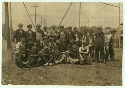 Kerr Thread - Noon. Young workers. Nearly all 14-16 years old. …, Massachusetts, 1916