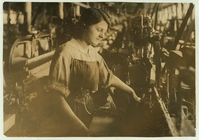 [Weaver in American Linen Co. See 4159.]  Location: [Fall River,…, Massachusetts, 1916