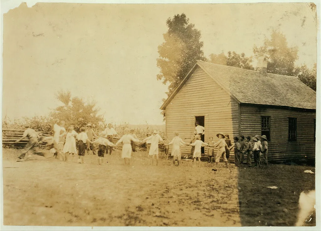 Roundstone School. Many poorly built schools in county.  Location:…, Kentucky, 1916