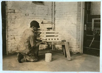 Making flower boxes in carpenter-shop. Pauls Valley Training School.…, Oklahoma, 1917