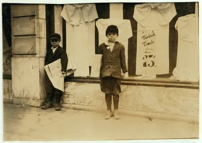 Alfred Brook, 200 W. Pottawotamie St. 8-year-old newsie. Everett Glin…, Oklahoma, 1917